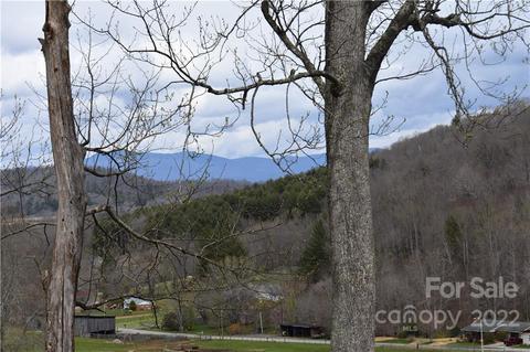 109 Cobblestone Dr, Burnsville, NC 28714