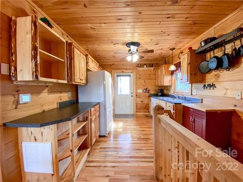 2657 Deer Run, Purlear, NC 28665 photo 12