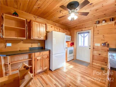 2657 Deer Run, Purlear, NC 28665 photo 14