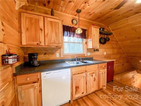 2657 Deer Run, Purlear, NC 28665 photo 13