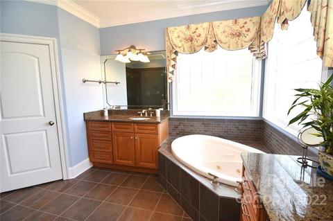3628 Bermuda Dr NE, Conover, NC 28613 photo 36