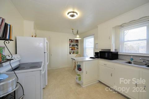 94 Hall Hts, Sylva, NC 28779 photo 13