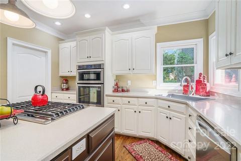 6326 Fox Chase Dr, Davidson, NC 28036 photo 15