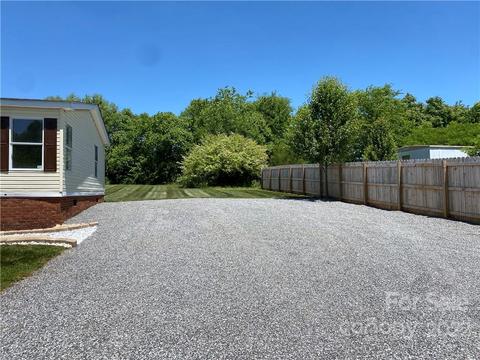 136 Cedarvale Dr, Harmony, NC 28634 photo 3