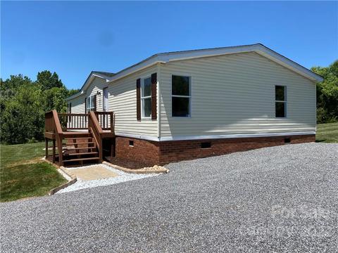 136 Cedarvale Dr, Harmony, NC 28634 photo 2