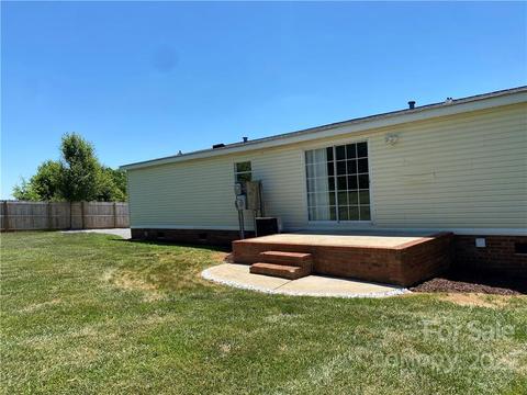 136 Cedarvale Dr, Harmony, NC 28634 photo 6