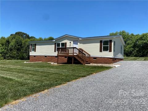 136 Cedarvale Dr, Harmony, NC 28634 photo 1
