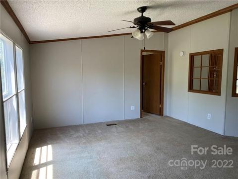 136 Cedarvale Dr, Harmony, NC 28634 photo 9