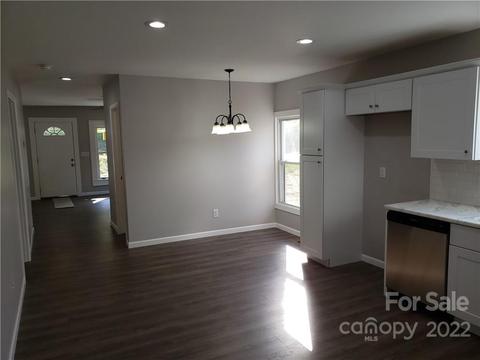 437 E D St, Newton, NC 28658 photo 4
