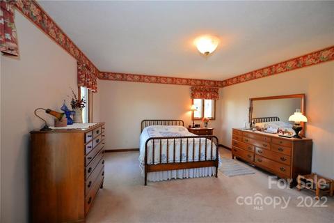 537 Kingcrest Dr, Flat Rock, NC 28731 photo 22