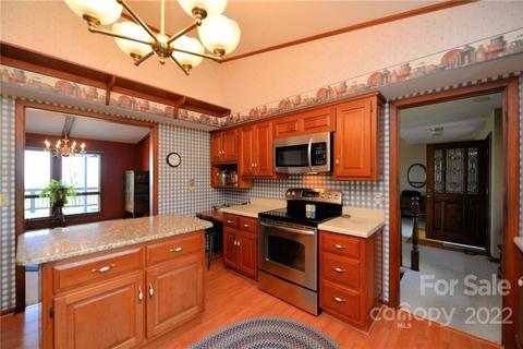 537 Kingcrest Dr, Flat Rock, NC 28731 photo 10