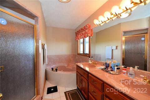 537 Kingcrest Dr, Flat Rock, NC 28731 photo 25