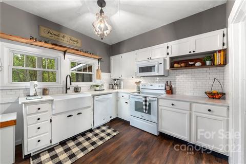 309 Spring St, Canton, NC 28716 photo 4