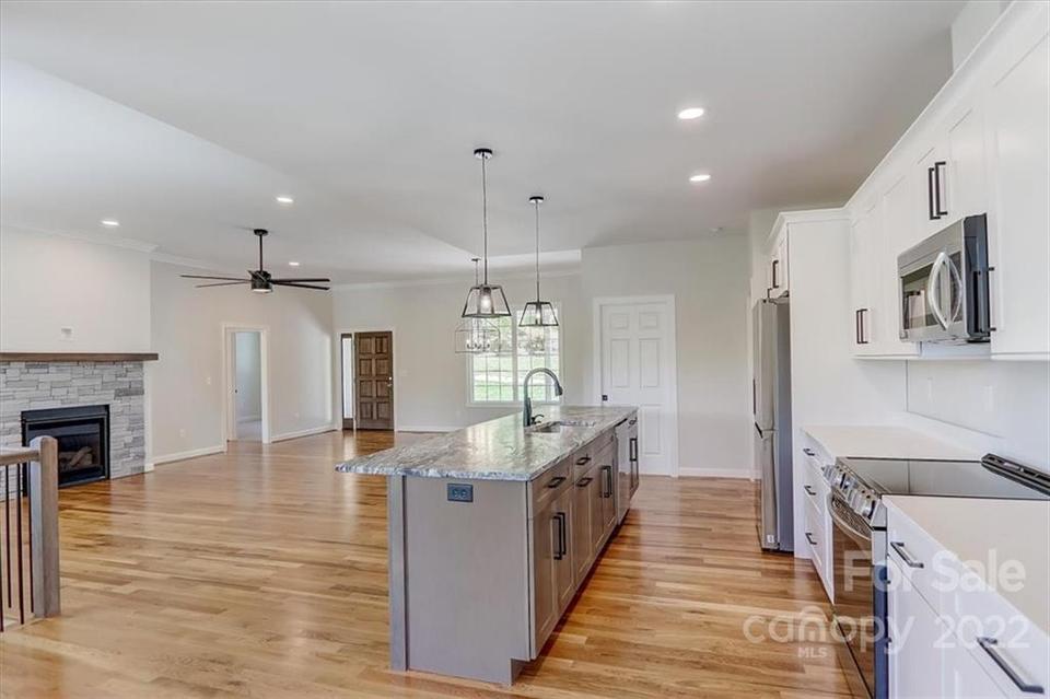  287 Williams Meadow Loop, Hendersonville, NC 28739 photo 6