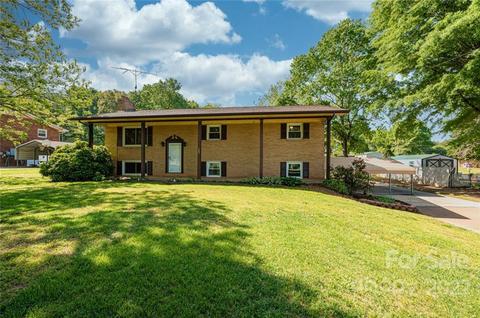 2382 Plainfield Dr, Conover, NC 28613 photo 1