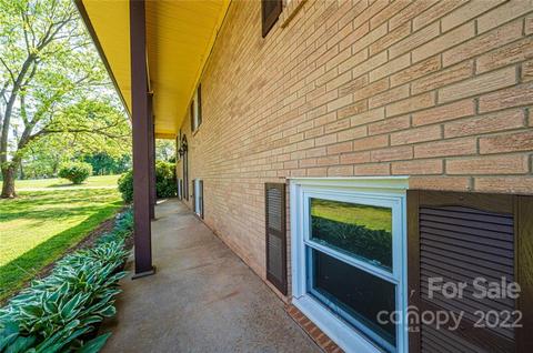 2382 Plainfield Dr, Conover, NC 28613 photo 9