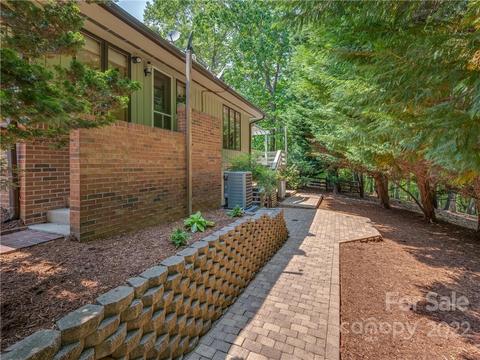 563 Fox Run Ln, Tryon, NC 28782 photo 4