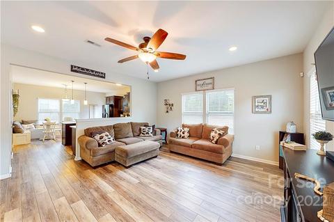2427 Grinstead Ct, Clover, SC 29710 photo 7
