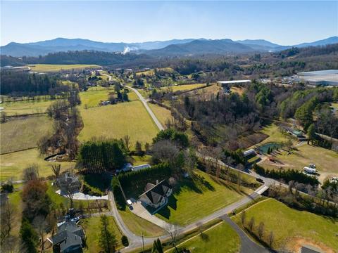 62 Vision Rd, Canton, NC 28716 photo 3