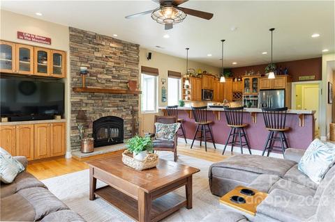 2391 Paint Fork Rd, Mars Hill, NC 28754 photo 9