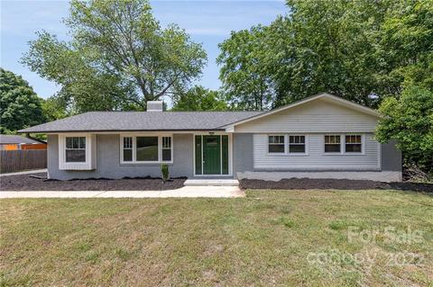2201 Tarlton Dr, Matthews, NC 28105 photo 1