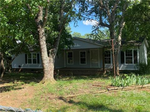 202 Hayes St, Harmony, NC 28634 photo 3