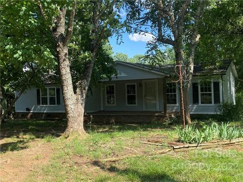 202 Hayes St, Harmony, NC 28634 photo 4