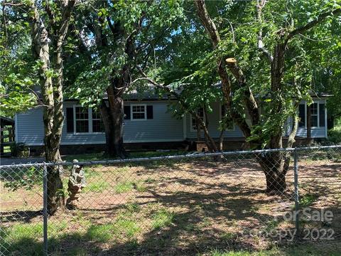 202 Hayes St, Harmony, NC 28634 photo 2