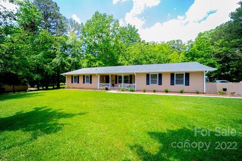 2004 Waverly Dr, Monroe, NC 28112 photo 1