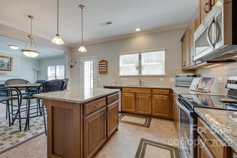 2415 Grinstead Ct, Clover, SC 29710 photo 8