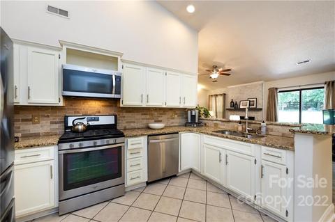 4611 Ovington Cir, Charlotte, NC 28226 photo 9