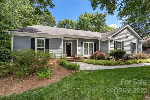 4611 Ovington Cir, Charlotte, NC 28226 photo 1
