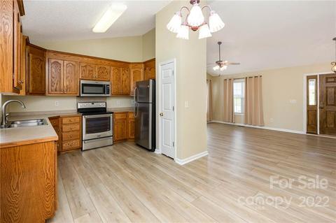 111 Bennington Dr, Stanley, NC 28164 photo 6