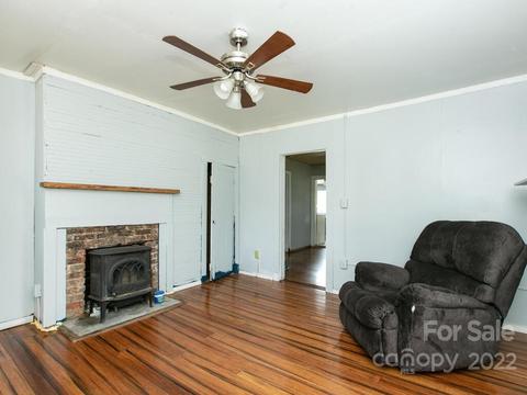 1097 Phillipsville Loop, Canton, NC 28716 photo 5