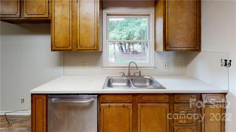 3325 Danial St, Conover, NC 28613 photo 5