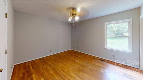 3325 Danial St, Conover, NC 28613 photo 11
