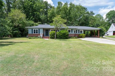 408 Edgewood Ct, Lancaster, SC 29720 photo 2