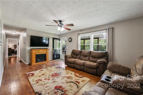 199 Brookside Dr, Canton, NC 28716 photo 4