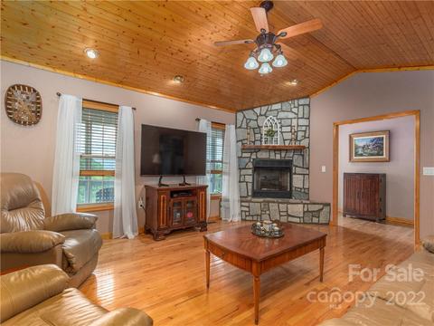 224 Drifter Dr, Clyde, NC 28721 photo 4