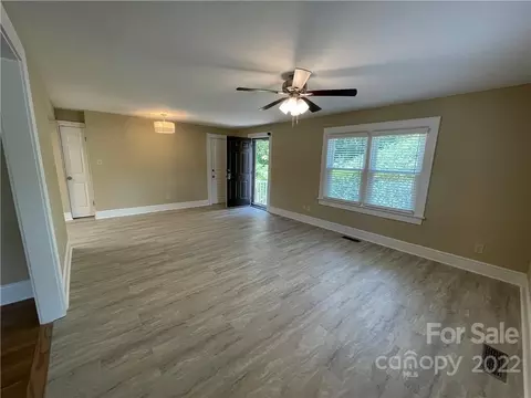 2146 3rd Se Ave SE, Hickory, NC 28601 photo 6