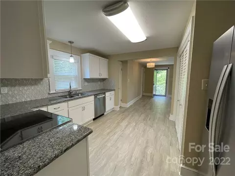2146 3rd Se Ave SE, Hickory, NC 28601 photo 12