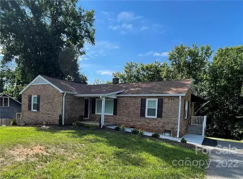 2146 3rd Se Ave SE, Hickory, NC 28601 photo 1