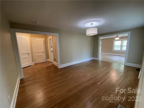 2146 3rd Se Ave SE, Hickory, NC 28601 photo 3