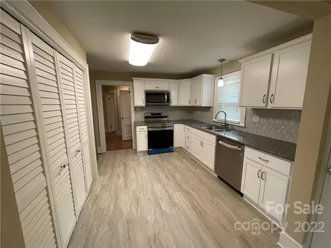 2146 3rd Se Ave SE, Hickory, NC 28601 photo 9