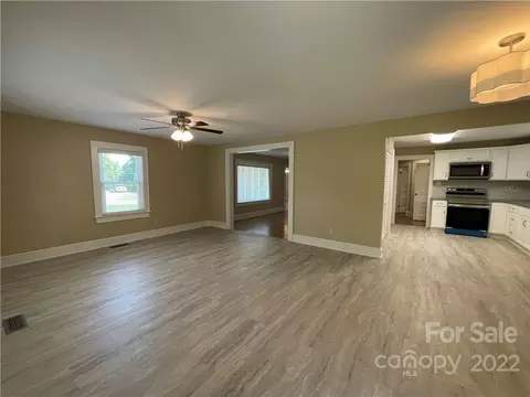 2146 3rd Se Ave SE, Hickory, NC 28601 photo 7