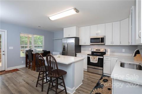 2993 Greenleaf Rd, Clover, SC 29710 photo 5