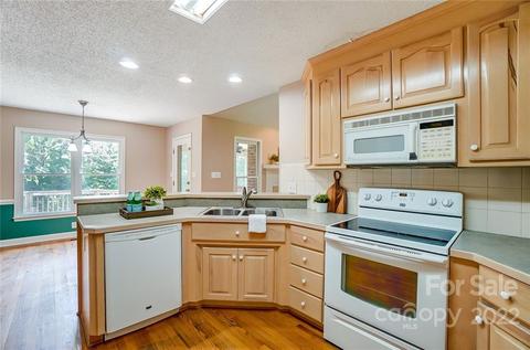 334 Rollingwood Dr, Stanley, NC 28164 photo 5