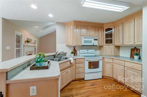 334 Rollingwood Dr, Stanley, NC 28164 photo 4