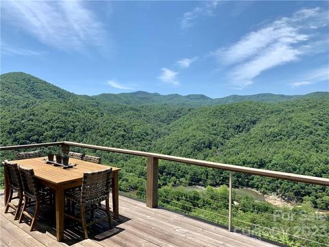 402 Red Fox Trl, Marshall, NC 28753