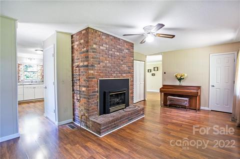 28 Danielwood Ct, Clyde, NC 28721 photo 4